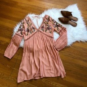 En Creme | NWT Boho Embroidered Dress M